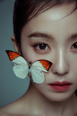 IRENE (ไอรีน) ผลิบานในฐานะศิลปินเดี่ยวอย่างงดงาม ด้วยมินิอัลบั้มชุดแรก 'Like A Flower' ยอดจำหน่ายวันแรกทะลุกว่า 2.5 แสนชุด และติดอันดับ 1 บนชาร์ต iTunes Top Albums กว่า 21 ภูมิภาคทั่วโลก
